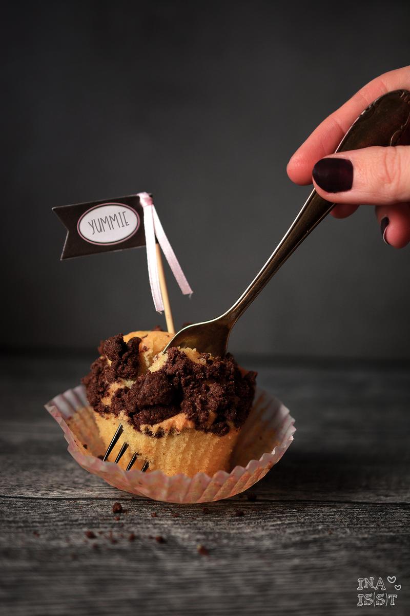 Rezeptbild: Eierlikörmuffins mit Schoko-Vollkornstreusel 