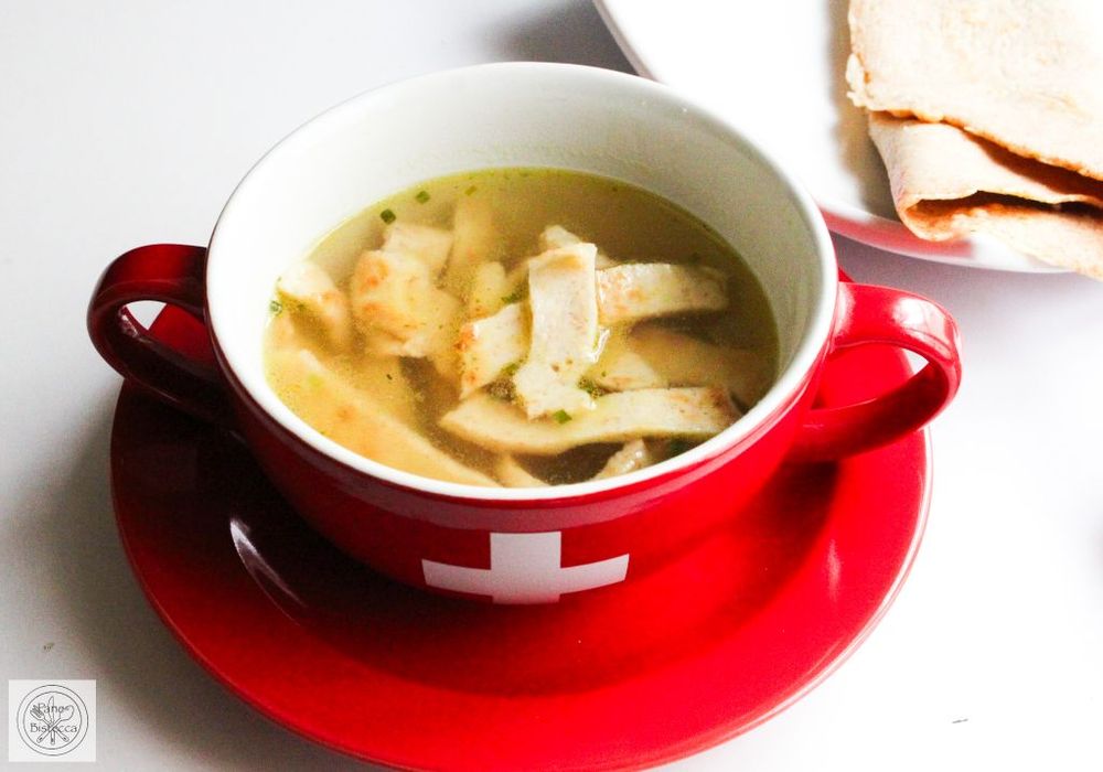 Rezeptbild: Flaedlisuppe mit Dinkelomelette