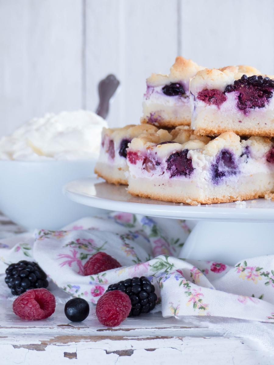 Rezeptbild: Sommer Beeren Cheesecake -Streuselnkuchen vom Blech 