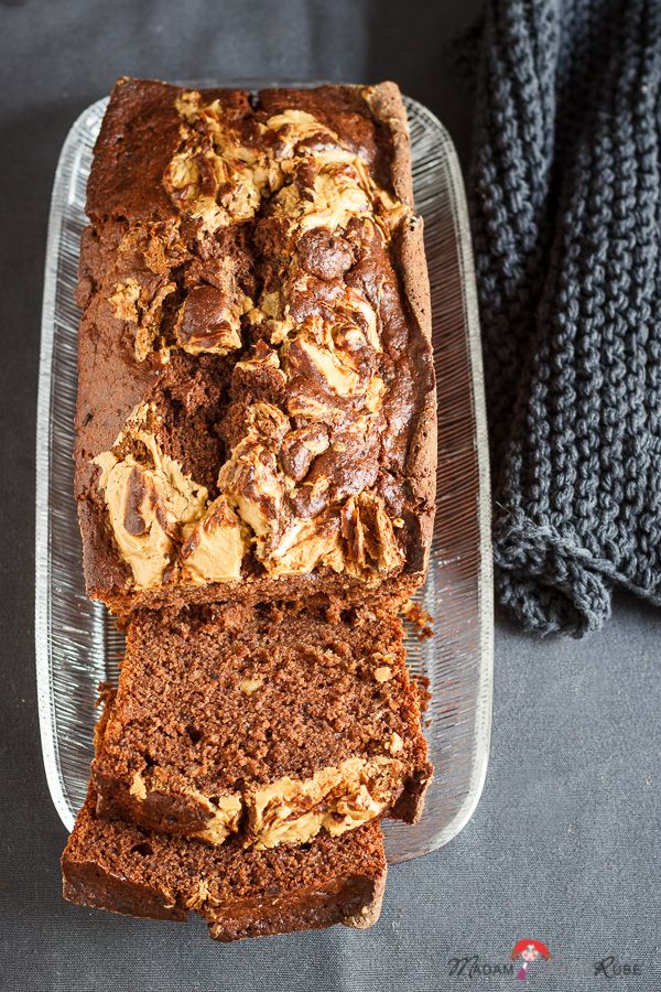 Rezeptbild: Schokoladen-Bananenkuchen mit Erdnusscreme