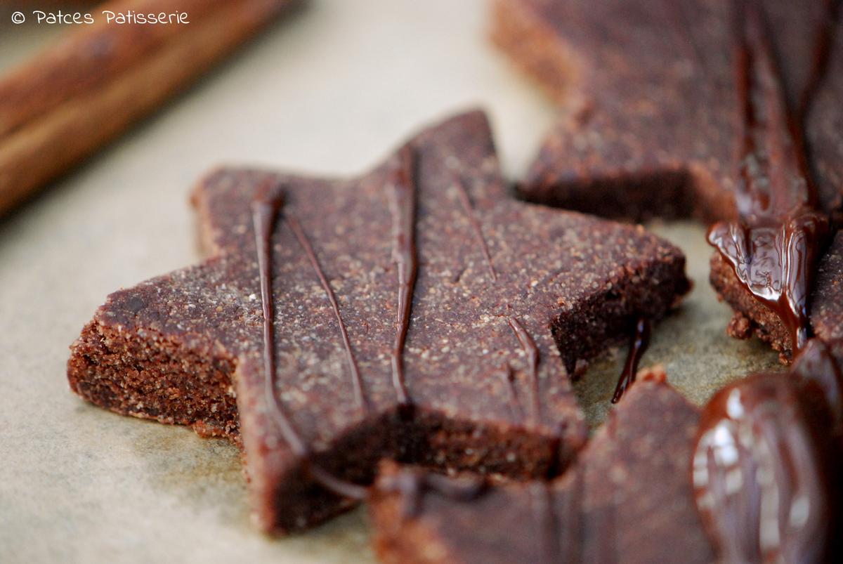 Rezeptbild: Kakao-Sterne mit Erdmandeln und Datteln