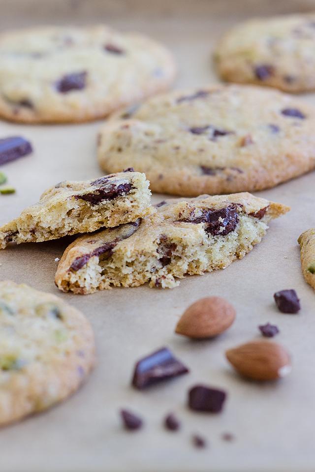 Rezeptbild: Chocolate Chunk Cookies mit Pistazien & Mandeln