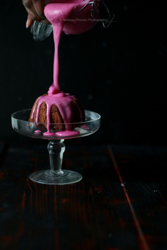 Rezeptbild: Minigugelhupf mit Granatapfelglasur