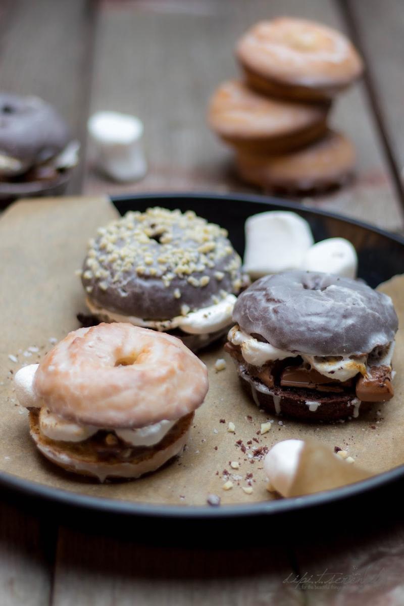 Rezeptbild: Baked S'more Donut Sandwiches