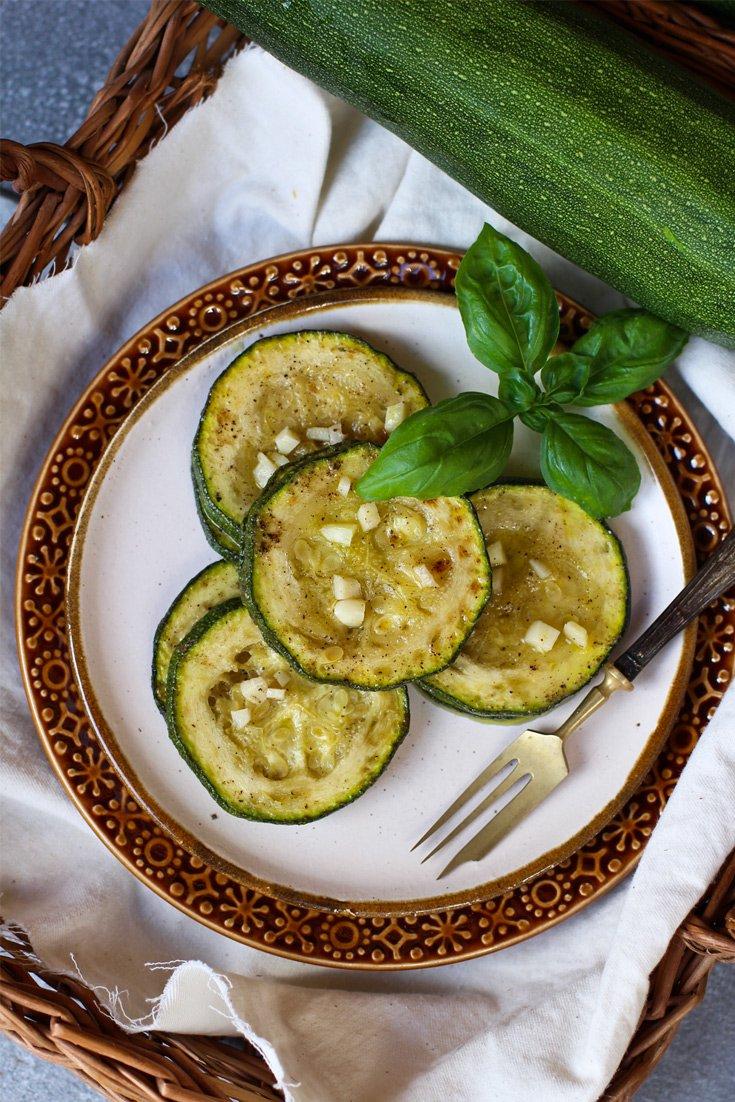 Rezeptbild: Zucchini Scheiben in Knoblauch & Öl