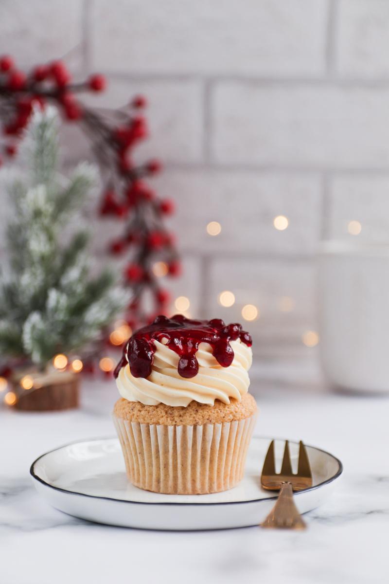 Rezeptbild: Preiselbeer Cupcakes mit weiser Schokolade