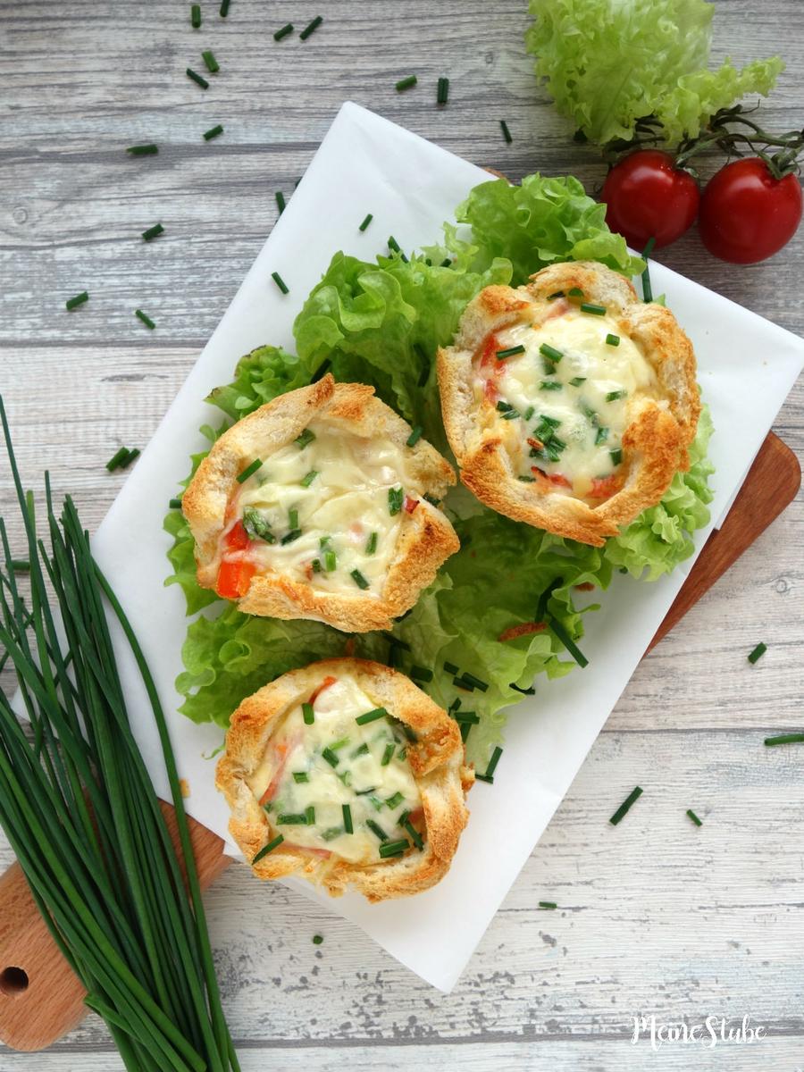Rezeptbild: TOAST-TÖRTCHEN MIT SCHINKEN, TOMATEN UND KÄSE