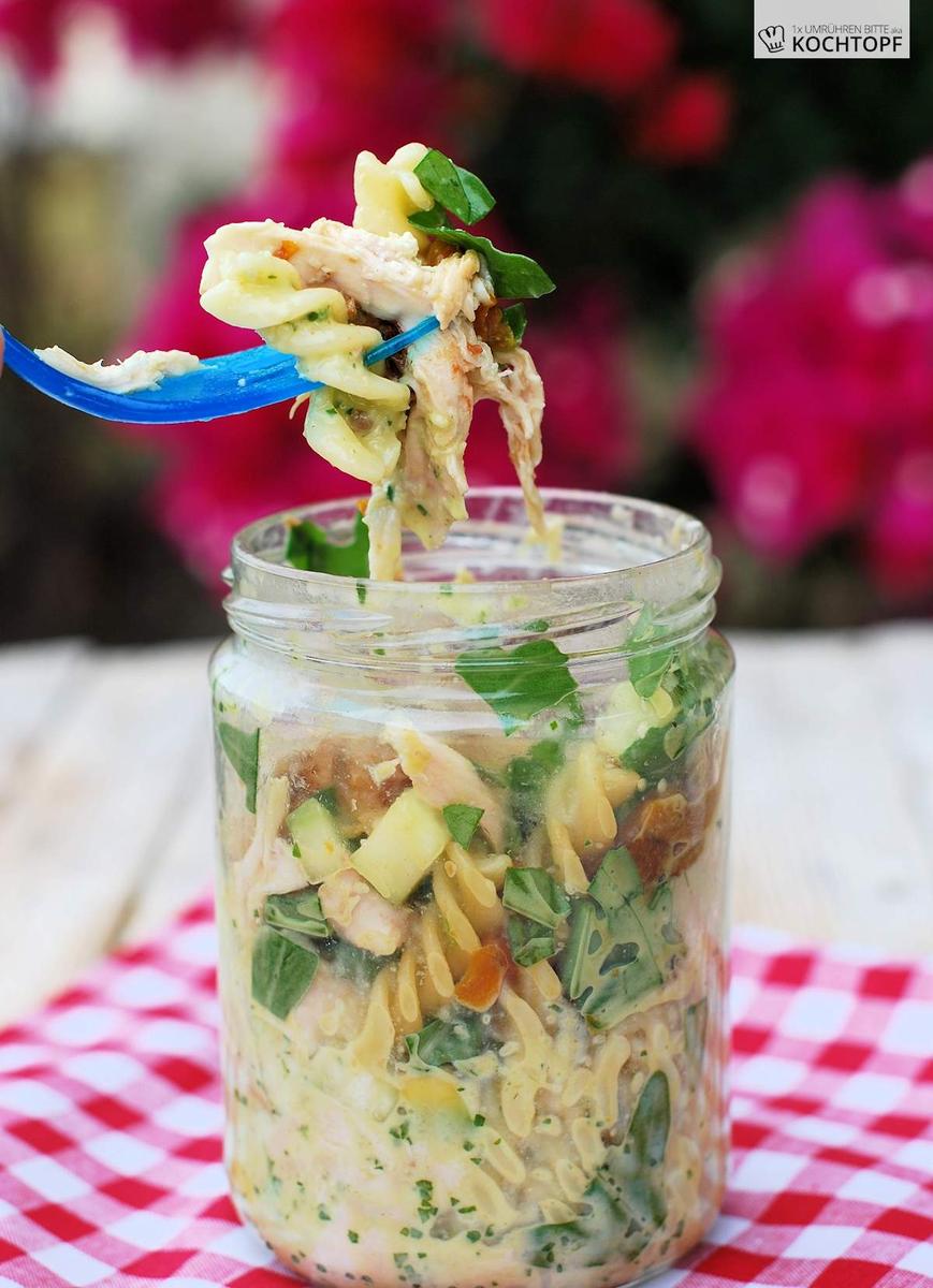 Rezeptbild: Nudel-Grillhähnchen-Salat