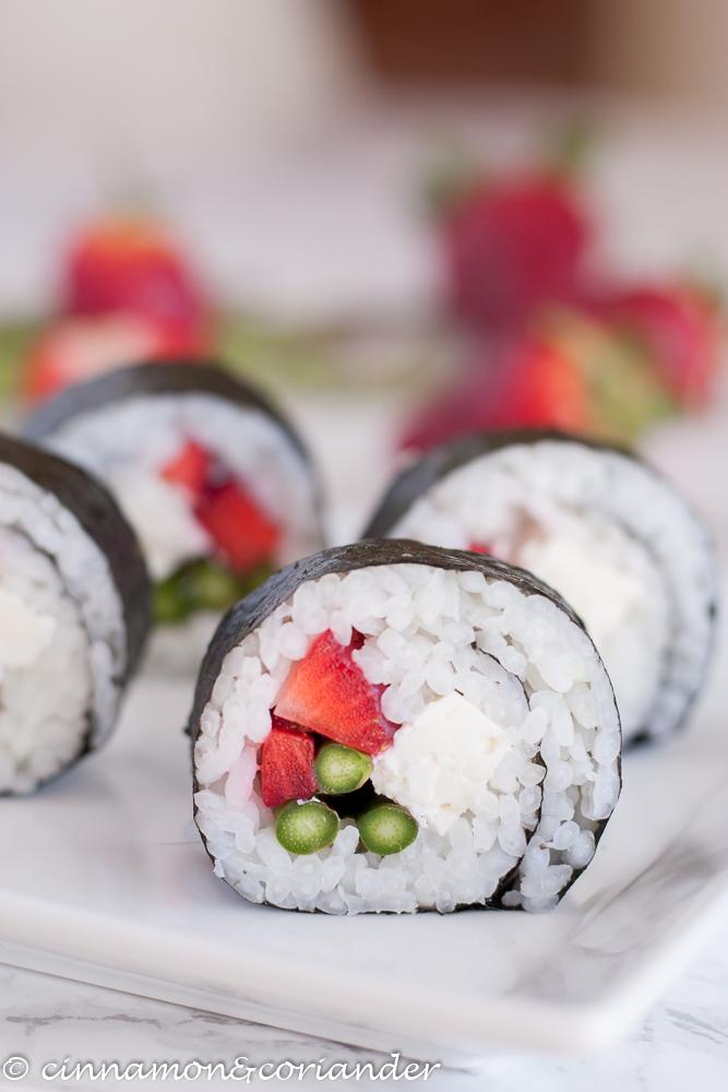 Rezeptbild: Sushi mit Erdbeeren, Spargel & Feta