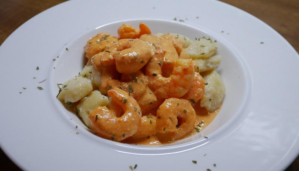 Rezeptbild: Gnoccis, Whisky-Soße, Garnelen
