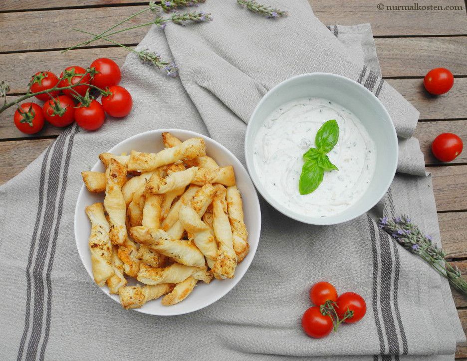 Rezeptbild: Käsestangerl mit Salzzitronendip