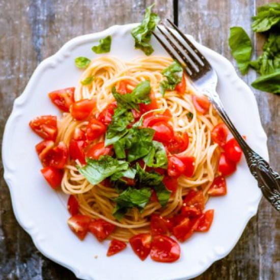 Rezeptbild: Pasta mit Tomaten, Knoblauch und Basilikum
