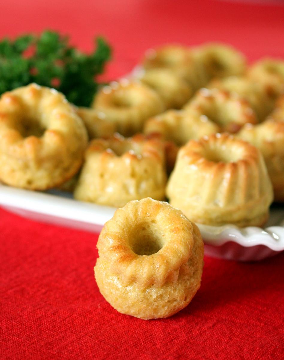 Rezeptbild: Rosmarin-Kaese Mini-Guglhoepfchen