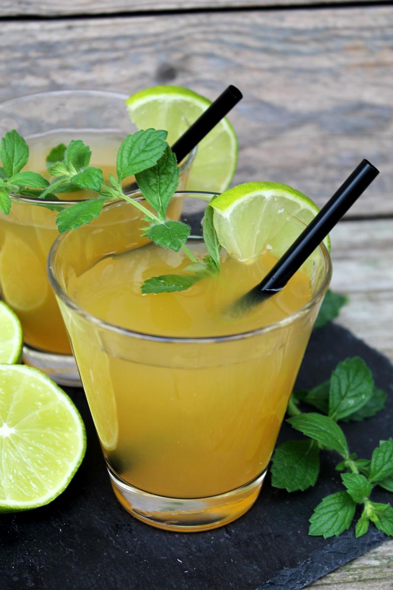 Rezeptbild: Alkoholfreier Minz-Limetten-Maracuja-Cocktail