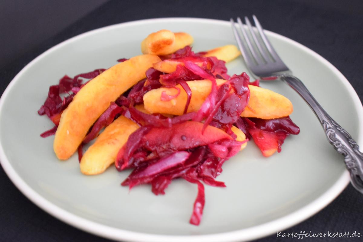 Rezeptbild: Bubenspitzle mit rotem Sauerkraut