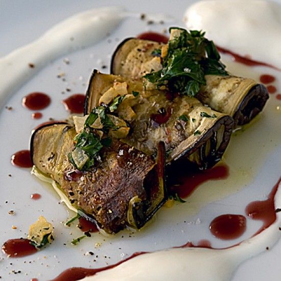 Rezeptbild: Gegrillte Auberginenröllchen mit Granatapfelsirup