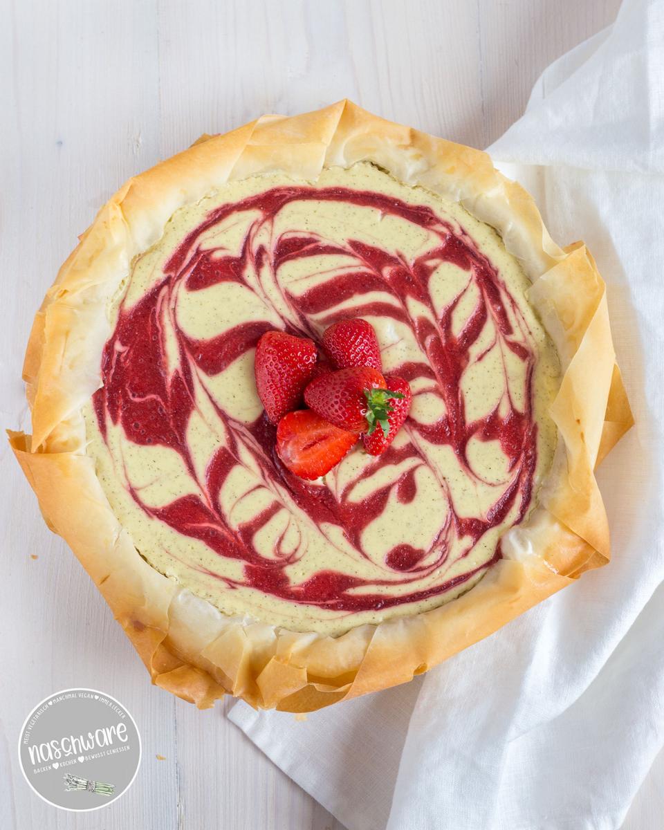 Rezeptbild: Ruckzuck Käsekuchen mit Erdbeerswirl