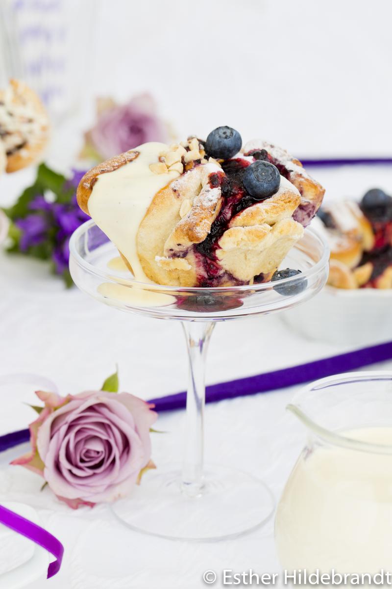 Rezeptbild: Süsse Hefeschnecken mit Blaubeeren