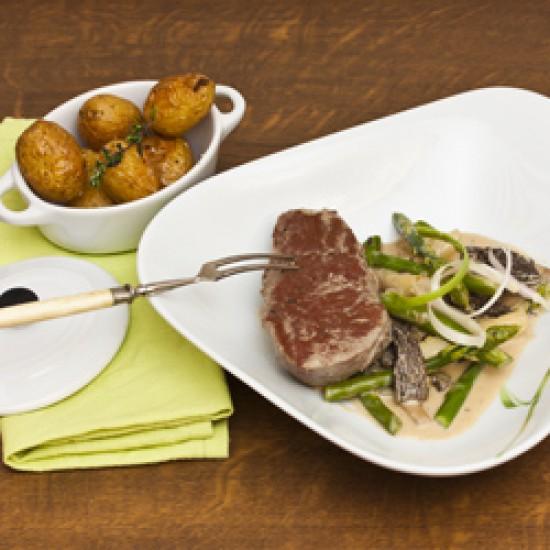Rezeptbild: Spargel-Morchel-Ragout mit Rinderfilet