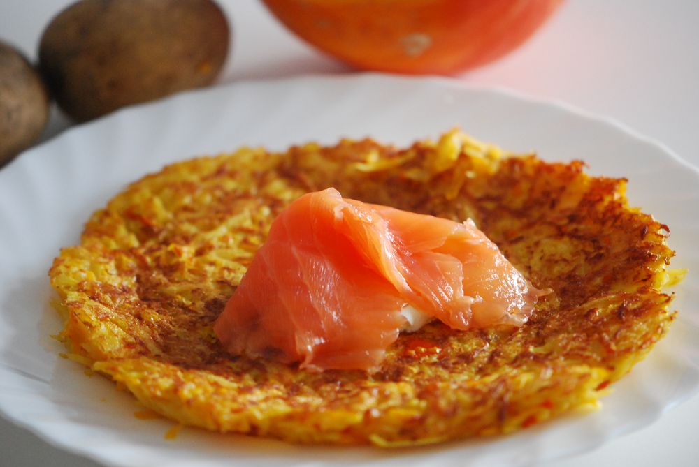 Rezeptbild: Kürbis-Kartoffel-Rösti mit Räucherlachs