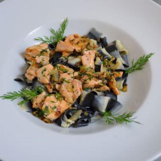 Rezeptbild: Gestreifte Pasta mit Lachs