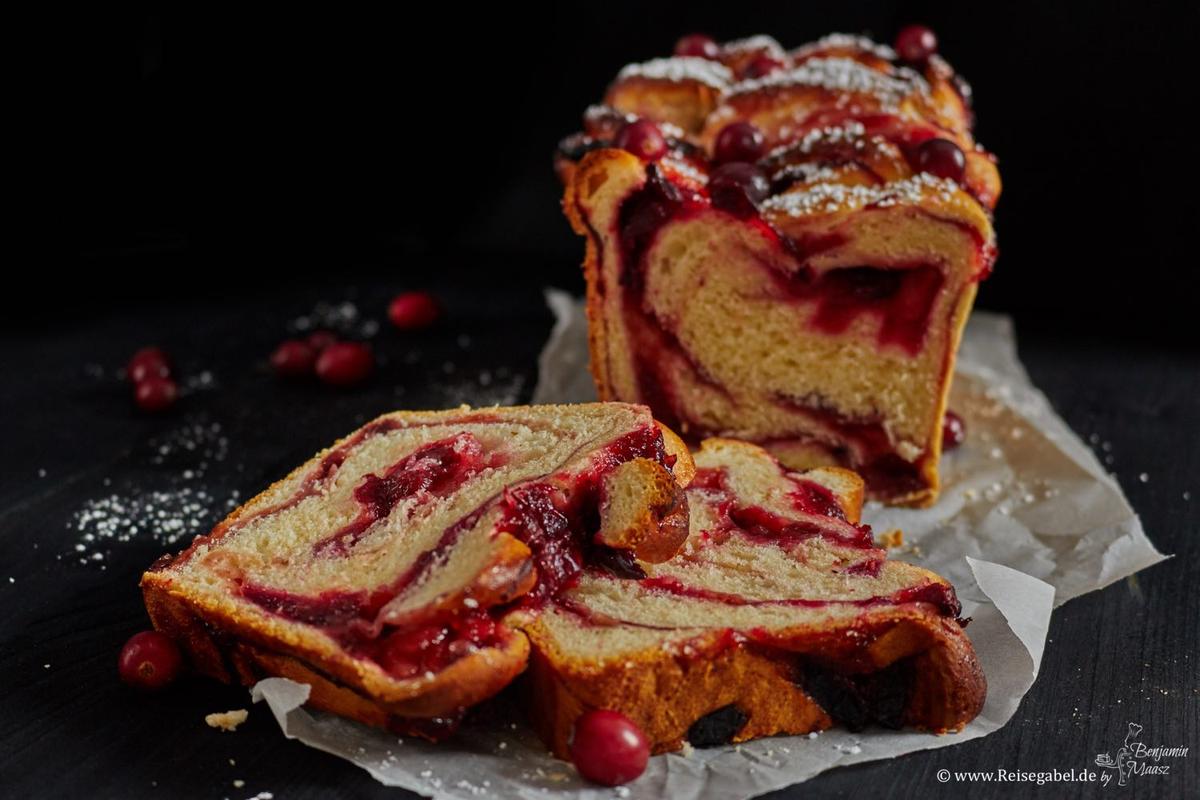 Rezeptbild: Cranberry Strudelkuchen – der weihnachtliche Hefekuchen