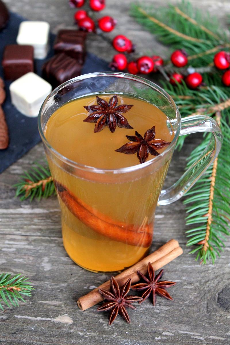 Rezeptbild: Holunderblüten-Quitten-Punsch