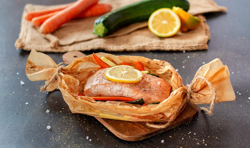 Rezeptbild: Zarter Lachs aus dem Ofen mit Gemüse