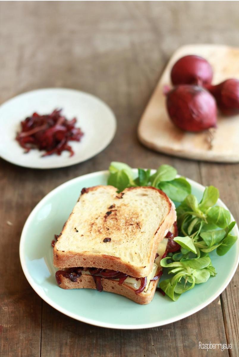 Rezeptbild: Grilled Cheese Sandwich mit Zwiebelconfit