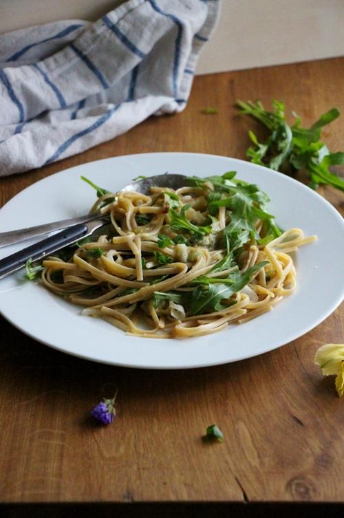 Rezeptbild: Nudelsalat mit Rhabarber - Dressing