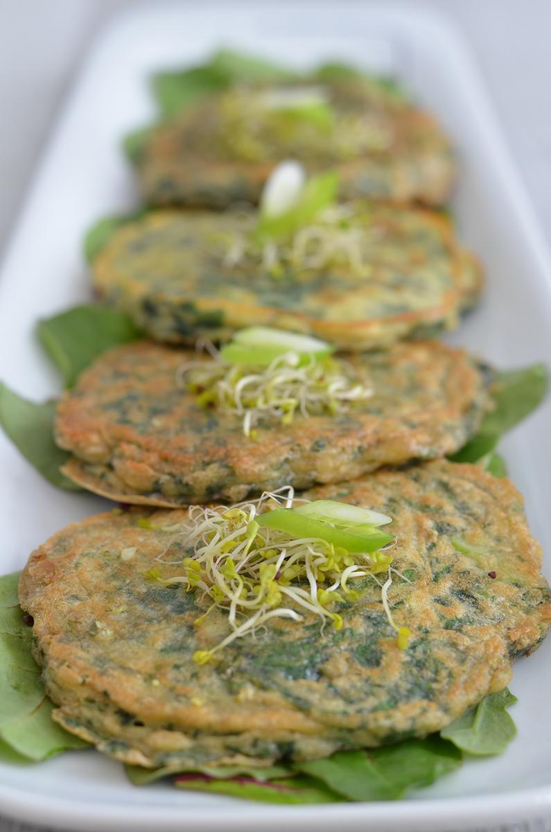 Rezeptbild: Grüne Pfannkuchen mit Limettenbutter
