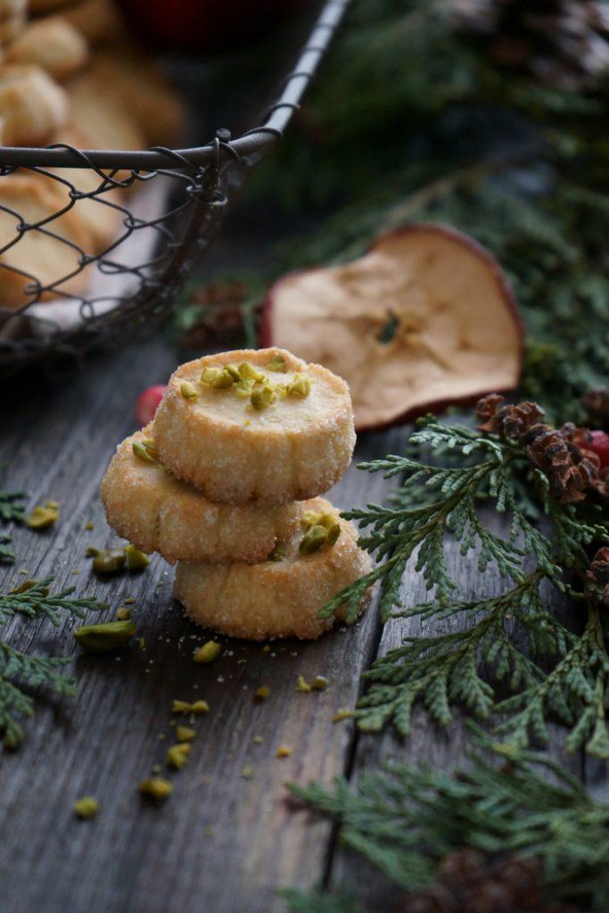 Rezeptbild: Marzipan-Heidesandplätzchen mit Pistazien