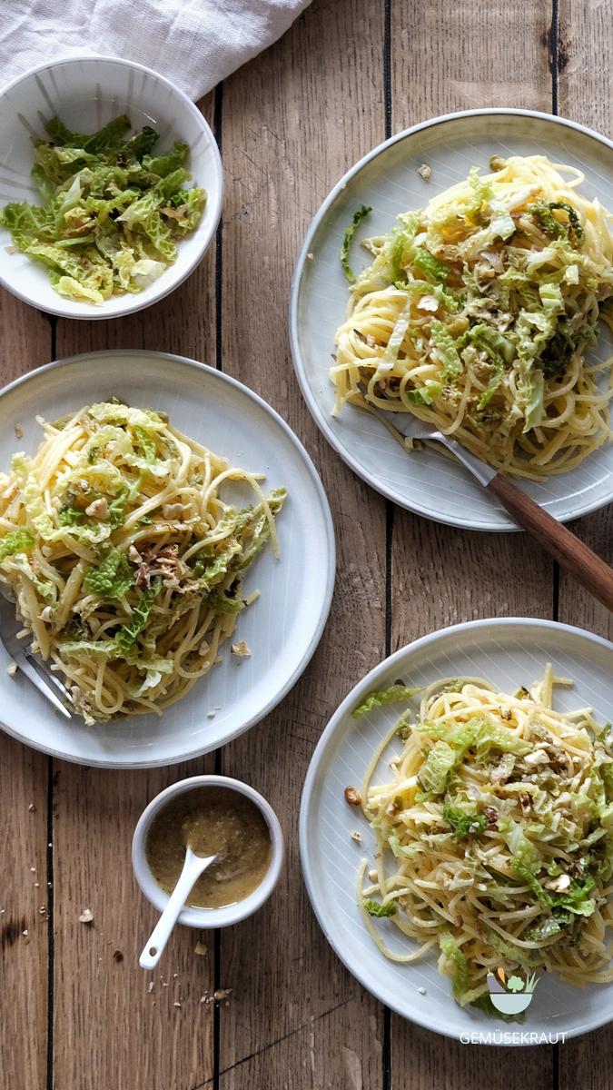 Rezeptbild: Wirsing-Nudeln mit Walnusspesto