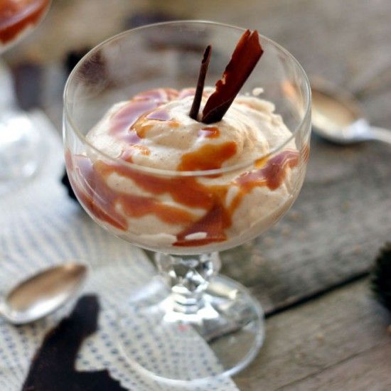 Rezeptbild: Maronenmousse mit Hagebuttensauce