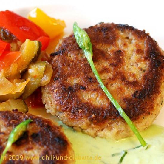 Rezeptbild: Grünkernküchle mit Bärlauchdipp und gebratenen Bärlauchknospen