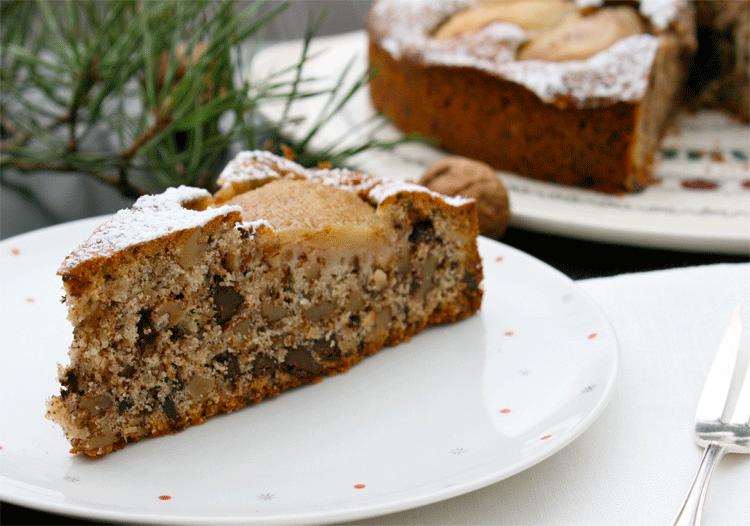 Rezeptbild: Birnenkuchen mit Schoko-Stücken und Walnüssen