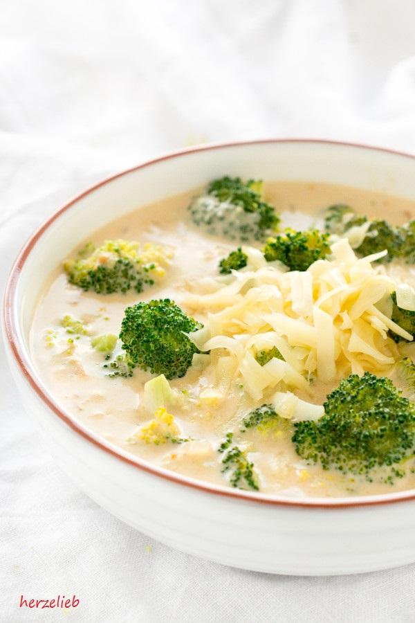 Rezeptbild: Käsesuppe mit Broccoli - Soulfood für graue Tage!
