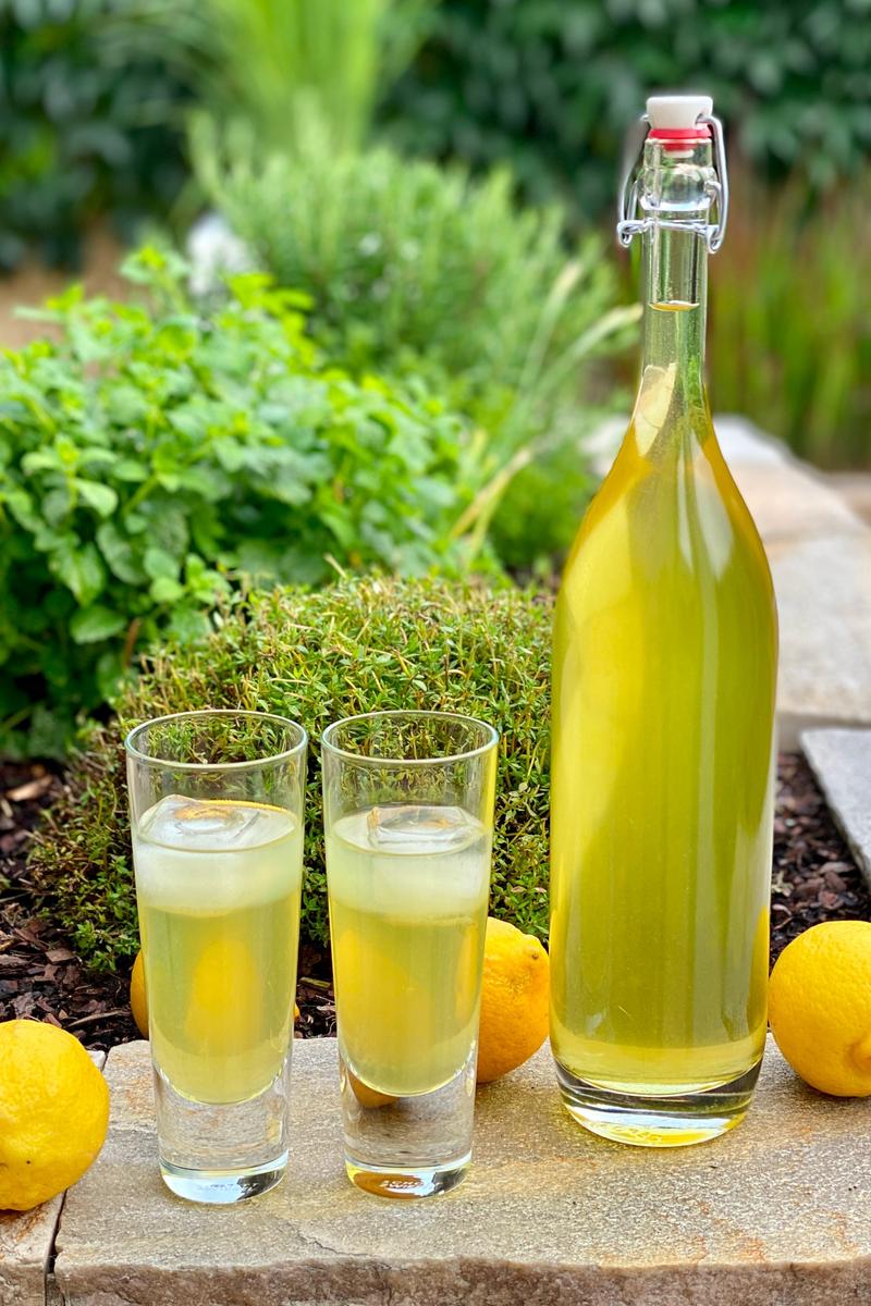 Rezeptbild: Limoncello selber machen