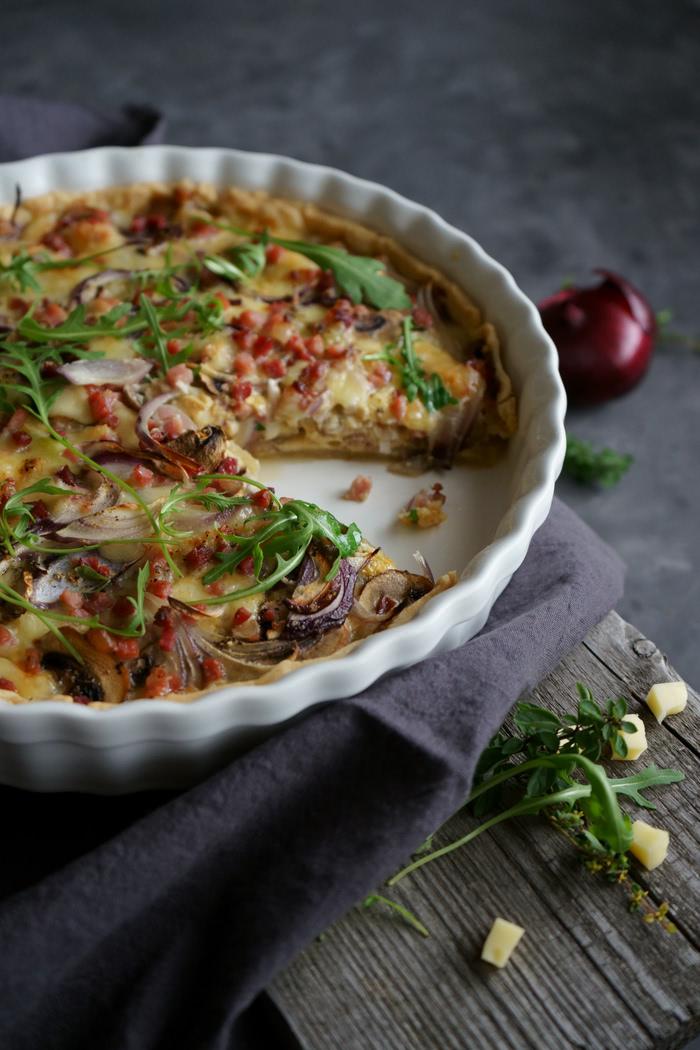 Rezeptbild: Champignon Quiche mit roten Zwiebeln und Speck