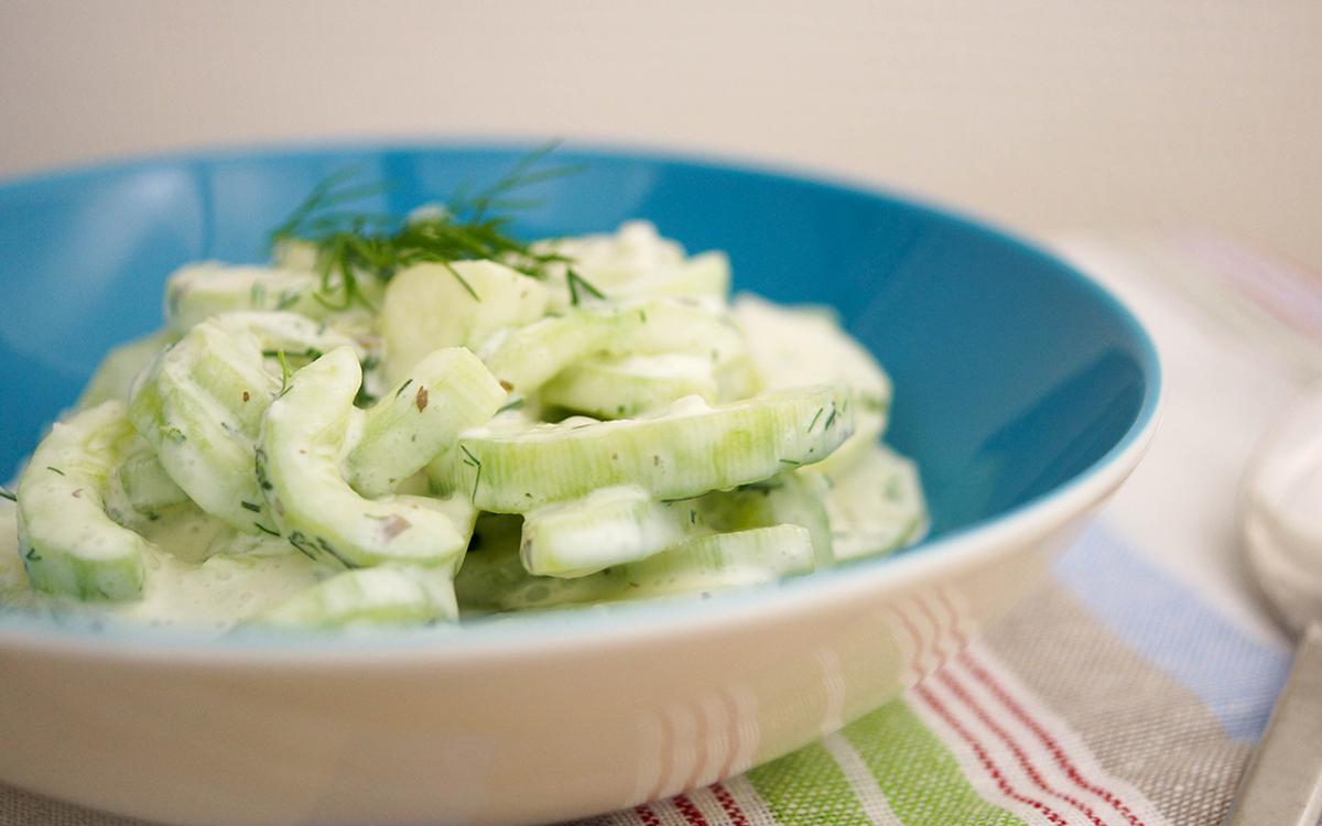 Rezeptbild: Französischer Gurkensalat mit Creme Fraîche und Dill