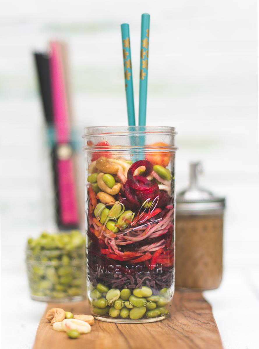 Rezeptbild: Asia Nudelsalat im Glas mit einem fantastischen Sesam Ingwer Dressing