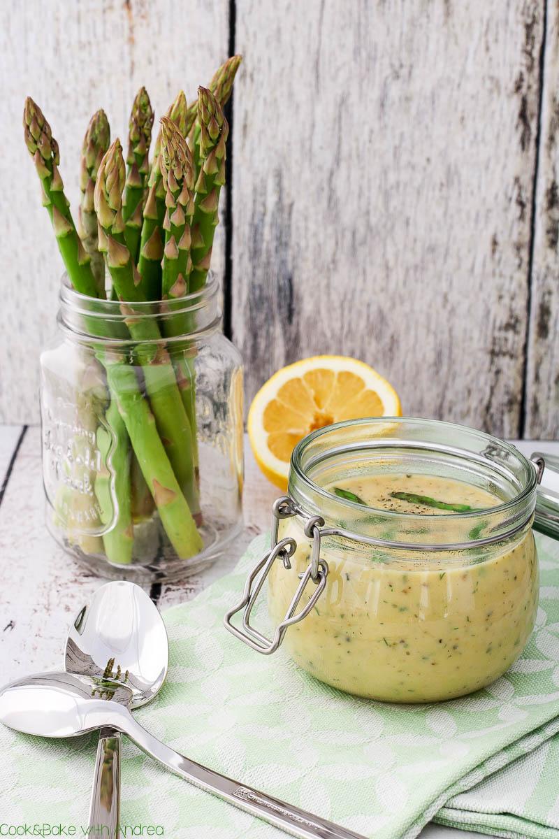 Rezeptbild: Cremige Spargelsuppe mit Kräutern
