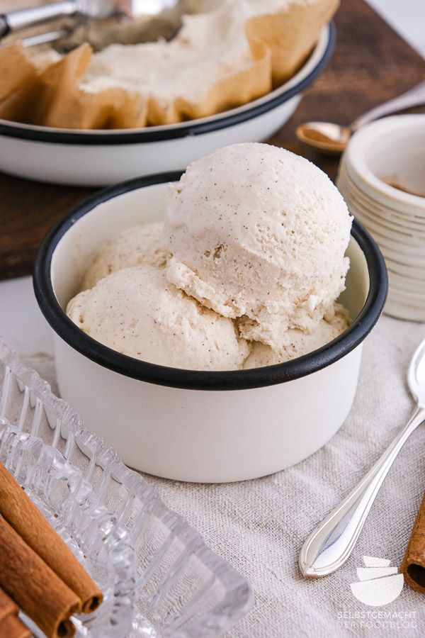 Rezeptbild: Zimteis aus 4 Zutaten mit oder ohne Eismaschine