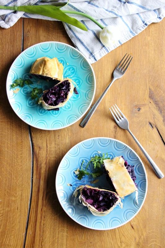 Rezeptbild: Veganer Rotkohlstrudel