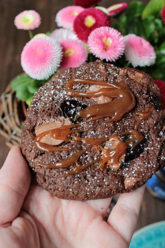 Rezeptbild: Chewy Brownie Kirsch Cookies mit Dulche de Leche