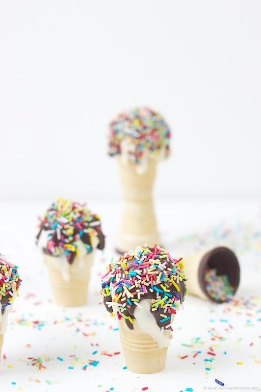 Rezeptbild: Waffelbecher Cake Pops mit Streuseln