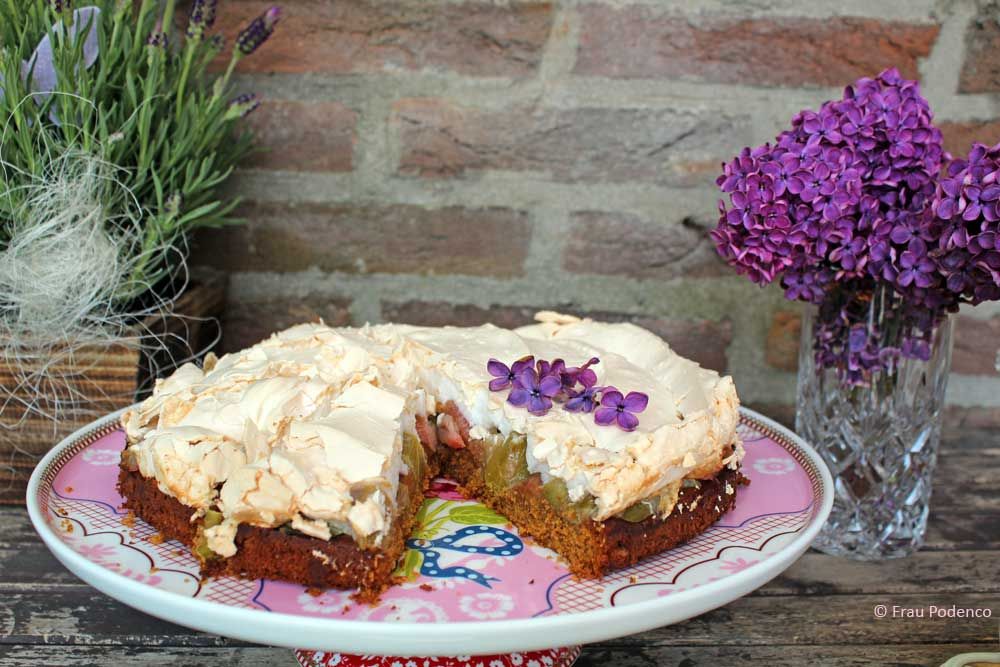 Rezeptbild: Rhabarber-Baiser-Kuchen