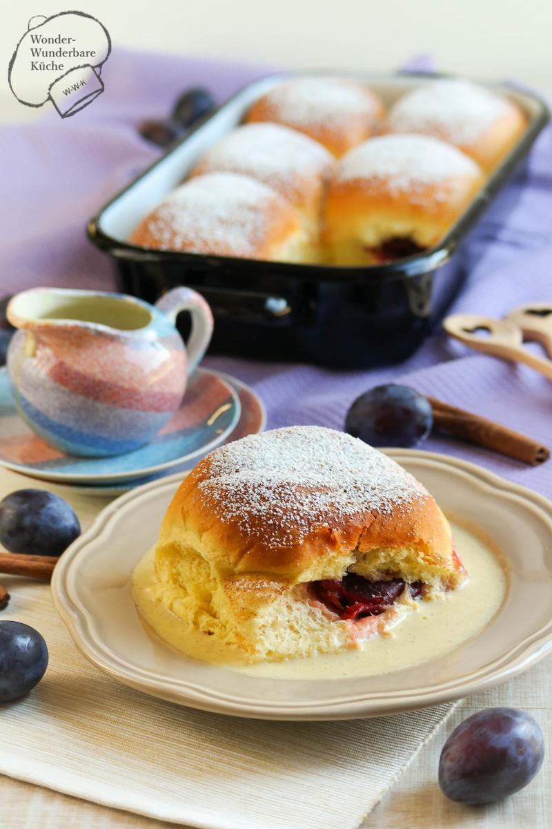 Rezeptbild: Rohrnudeln/Buchteln mit Zwetschgenfüllung und Vanillesoße