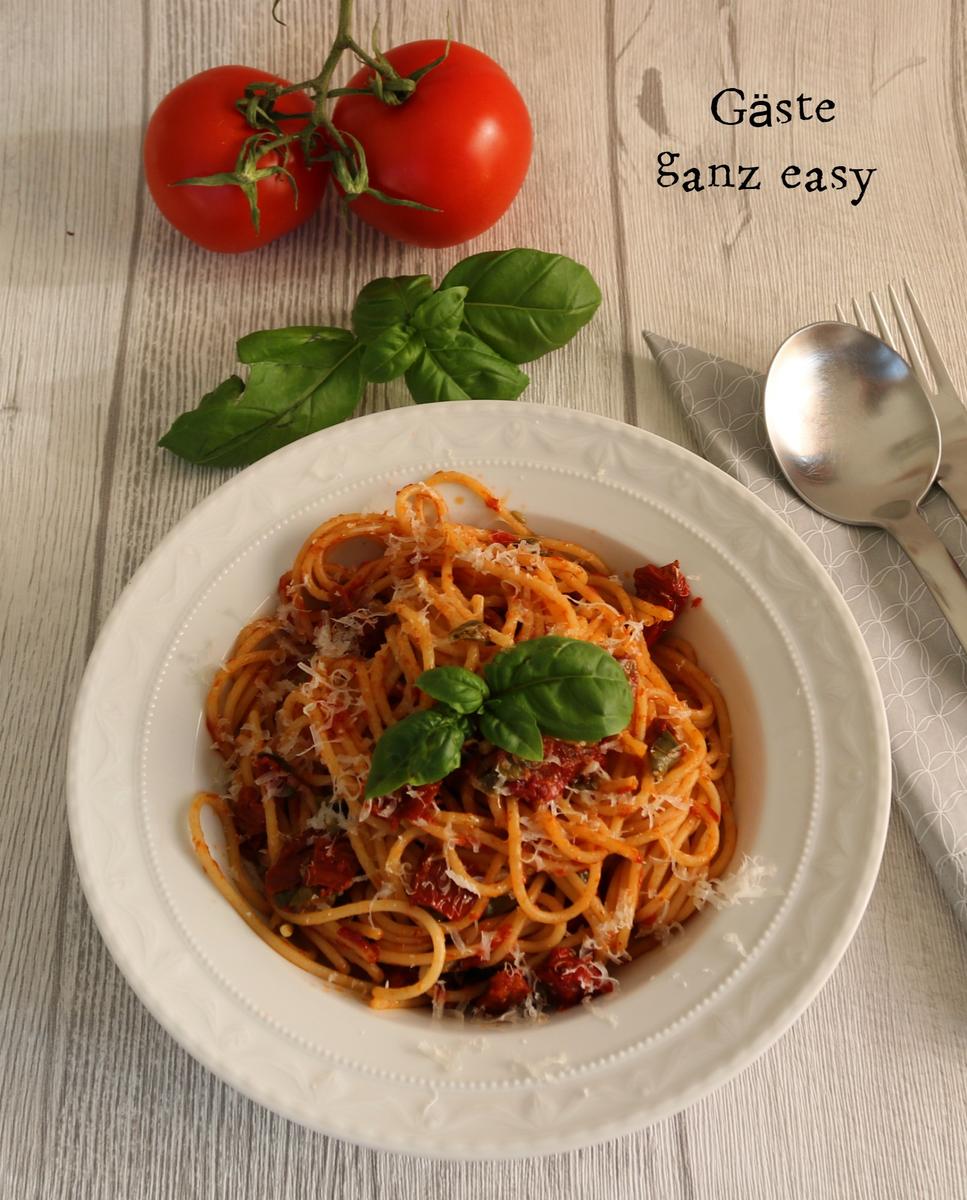 Rezeptbild: Schnelle Spaghetti mit getrockneten Tomaten und Kapern
