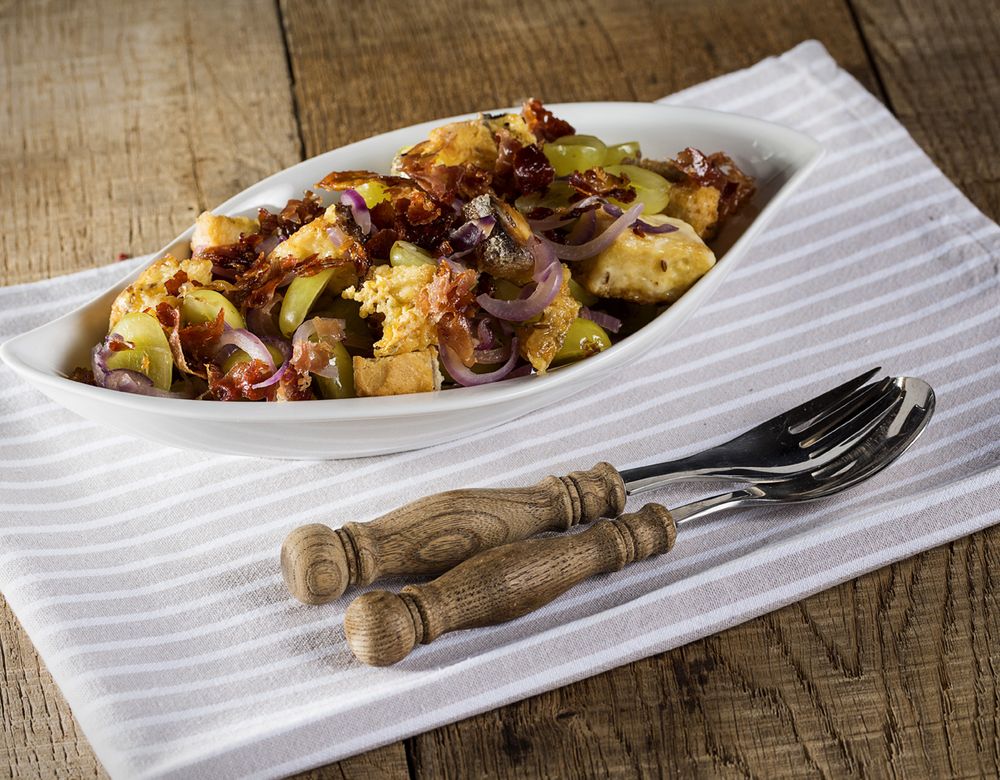 Rezeptbild: Trauben Salat mit Kochkäse Croutons